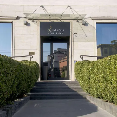 Palazzo Salgar نابولي