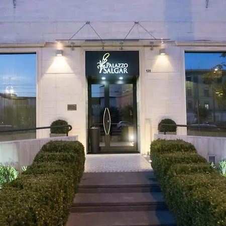 Palazzo Salgar 4* Neapel